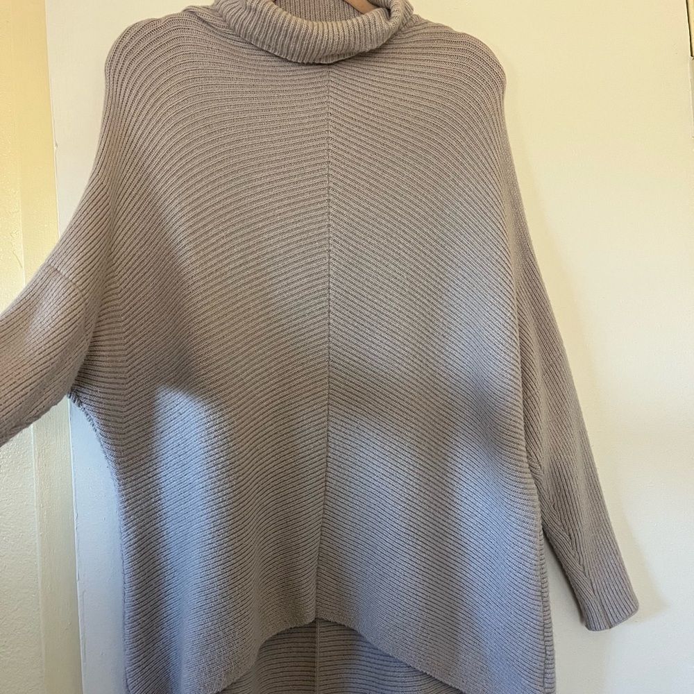 Cozy Women's Turtleneck Sweater - Gray